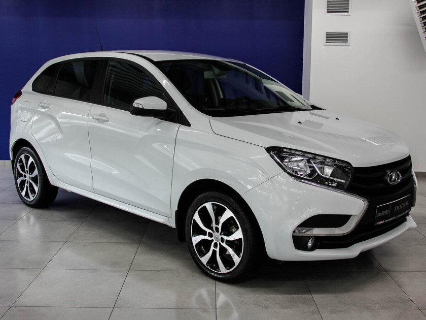 Lada XRAY белая