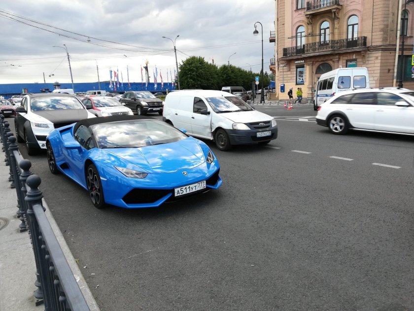 Машины в Питере