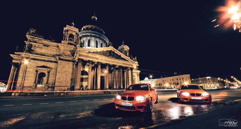 Авто на фоне Питера