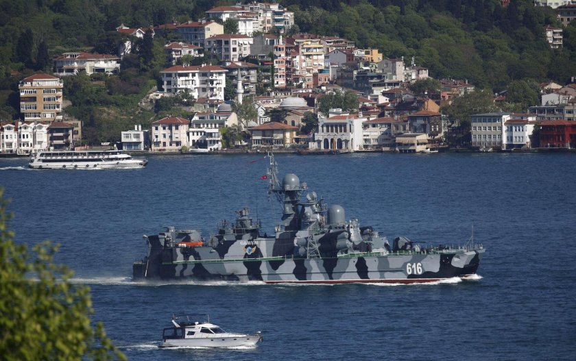 Корабль в проливе Босфор