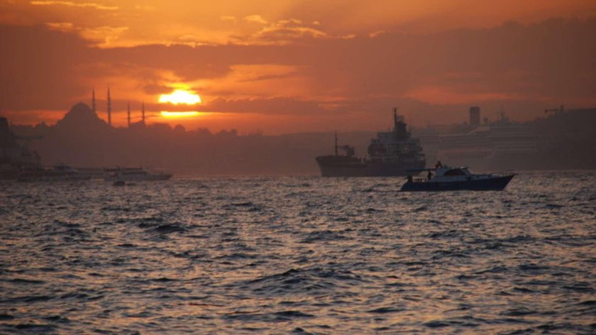 Пролив Дарданеллы суда