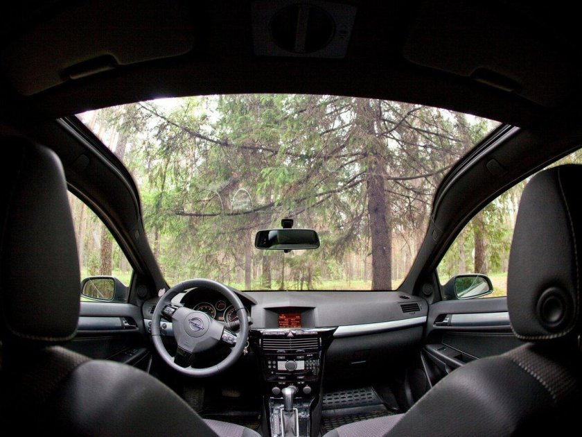 Opel Astra GTC С панорамной крышей