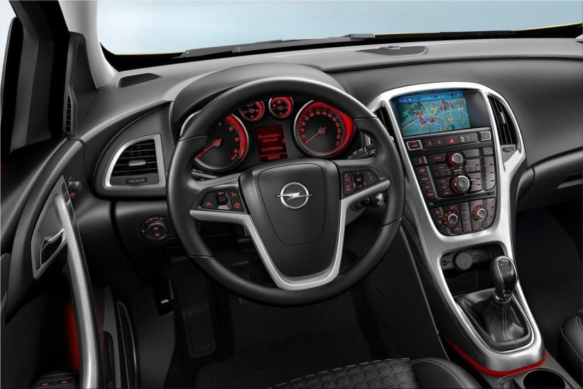 Opel Astra GTC 2012 салон