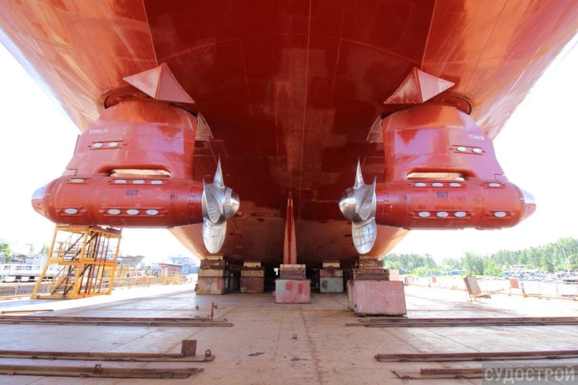 Винторулевая колонка судна