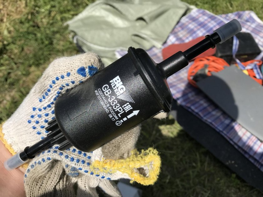 Топливный фильтр Мазда Демио