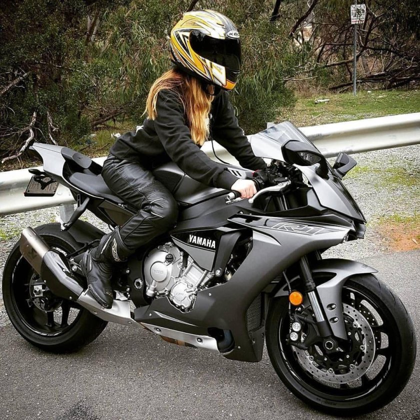 Yamaha r1 Biker