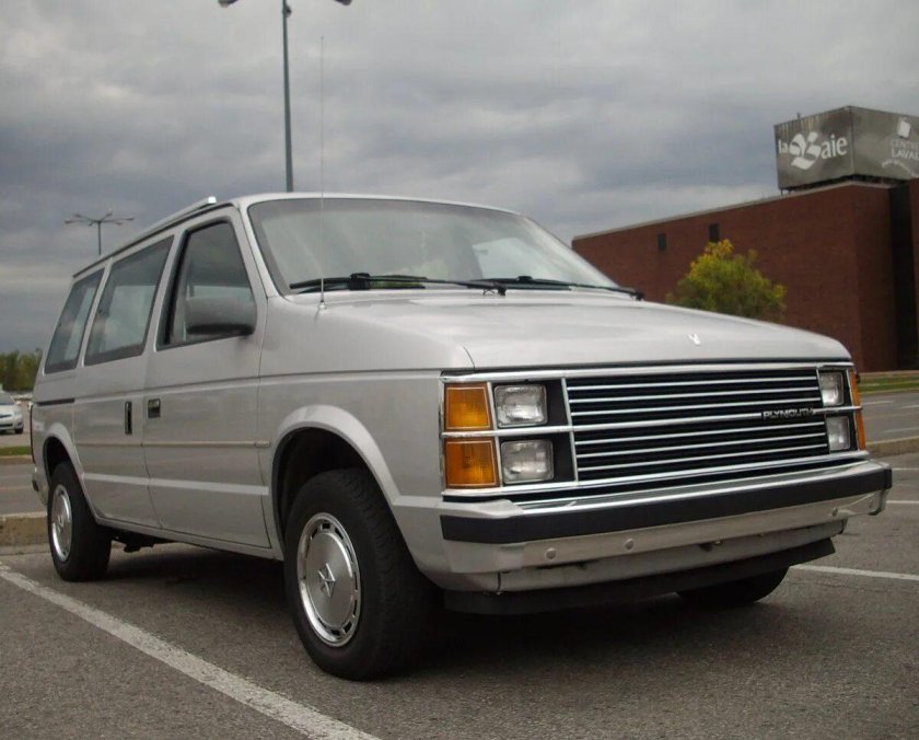 Plymouth Voyager 1984