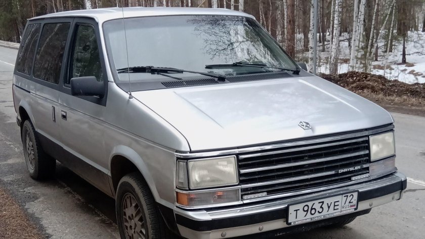 Plymouth Voyager 1990