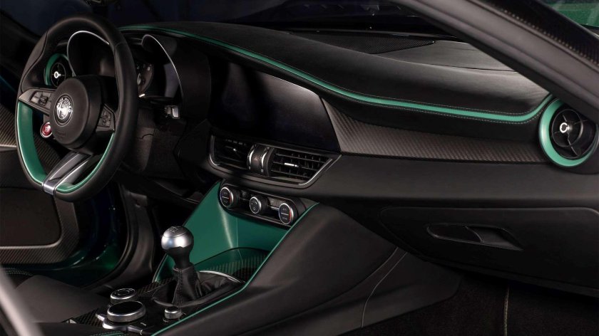 Alfa Romeo Giulia 2023 салон