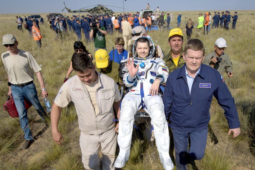 Космонавты приземлились