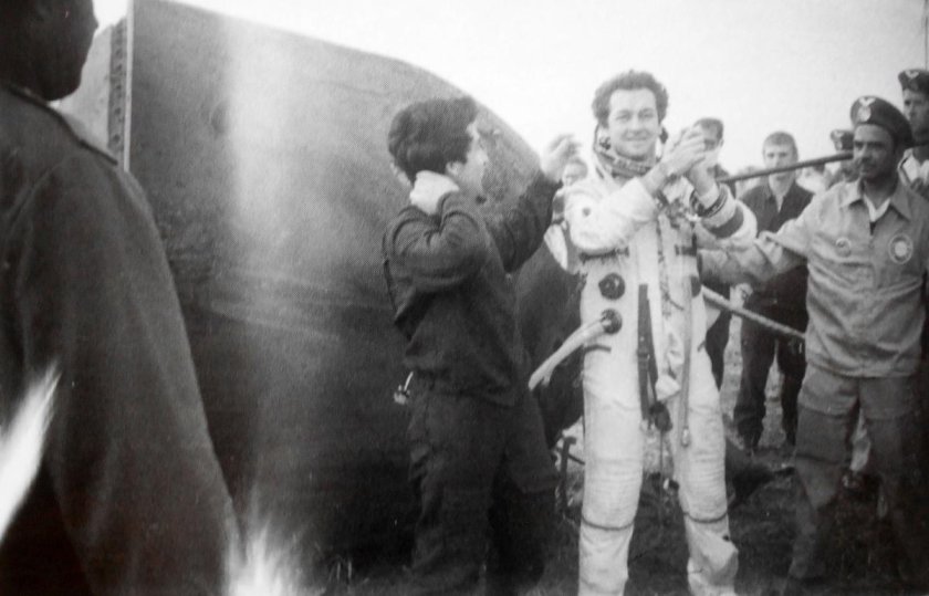 Севастьянов в и летчик космонавт