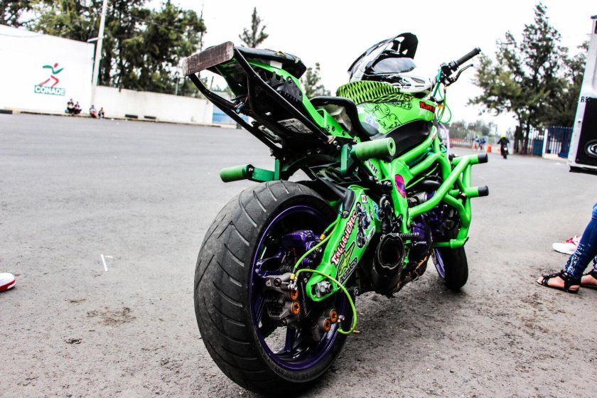 Kawasaki zx6r стант