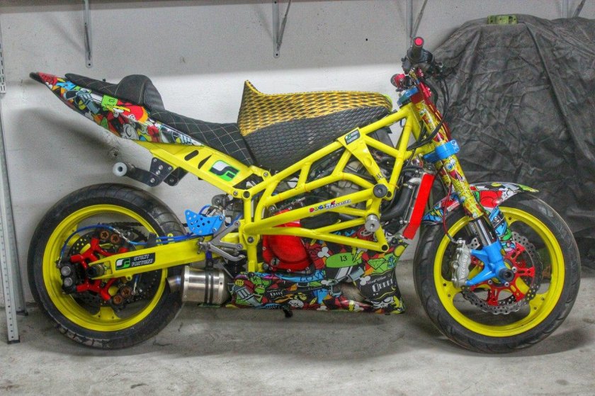 Мотоцикл под стант