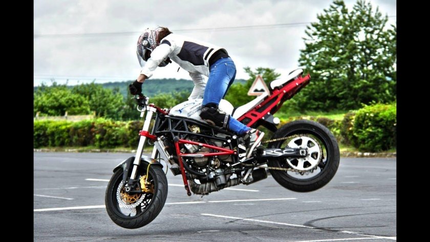 Сара Лезито мотоцикл