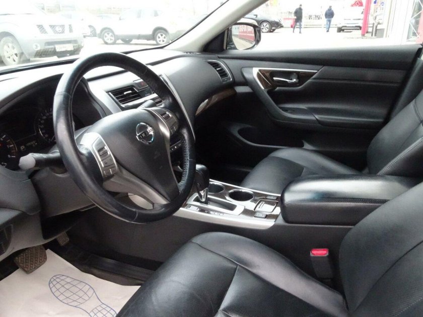 Nissan Teana 11 года салон