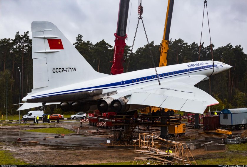 Ту 144 77114