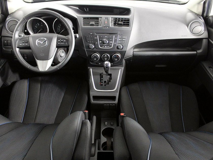 Мазда 3 седан салон