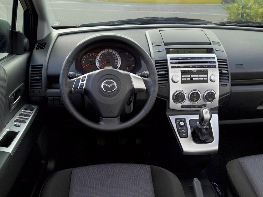 Мазда 5 2007 салон