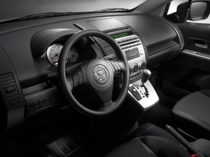 Мазда 5 2007 салон