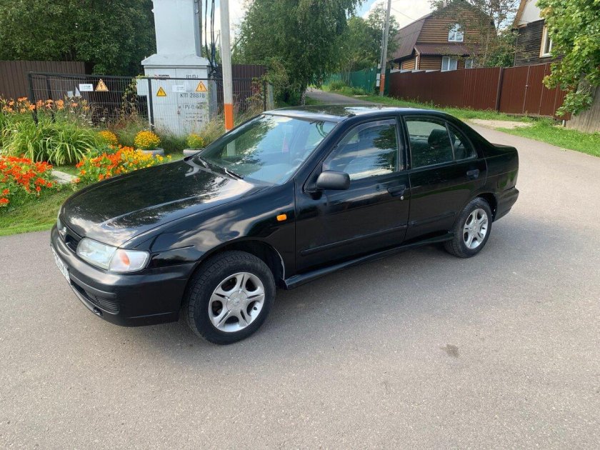 Ниссан Альмера 1.8 черная