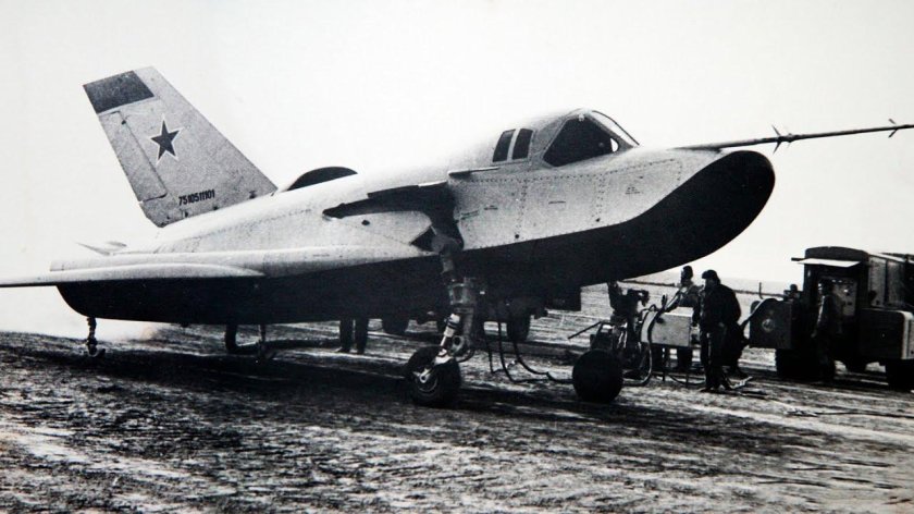 Орбитальный самолет миг-105