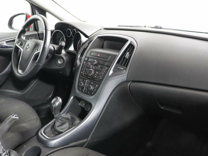 Opel Astra 2013 салон