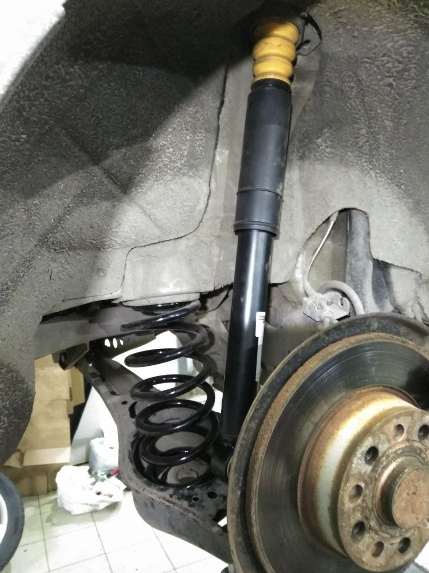 Крепление задних амортизаторов Skoda 1.8 Superb