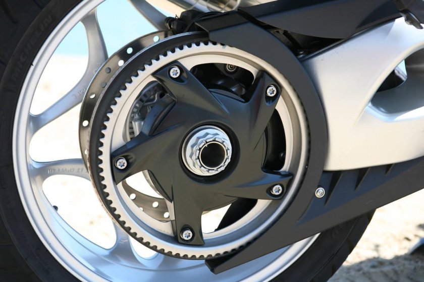 Привод заднего колеса BMW f800st