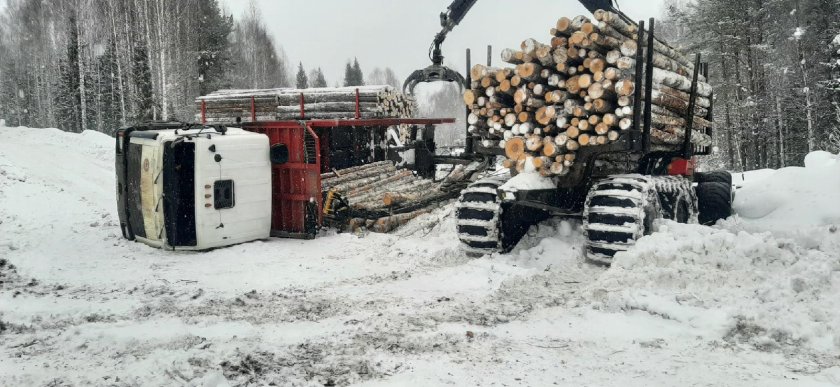 Лесовоз Komatsu-Nissan KNWF 12t