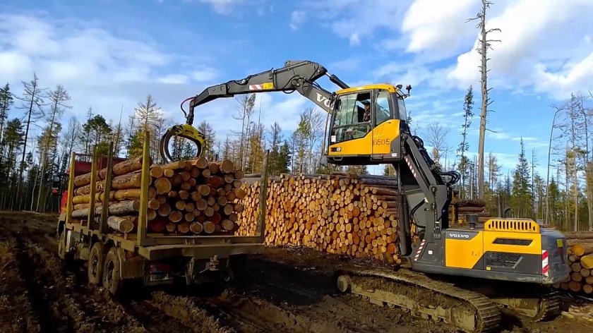 Вольво перегружатель леса