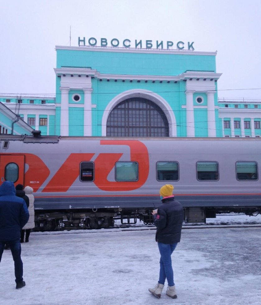 Фирменный поезд Россия 001м Владивосток Москва