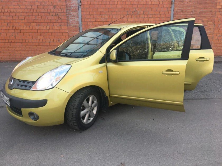 Ниссан ноут желтый