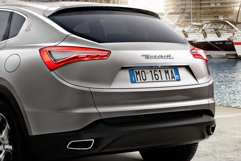 Мазератти кроссовер сзади