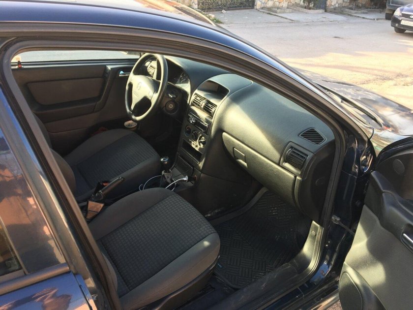 Опель Астра 2002 сзади