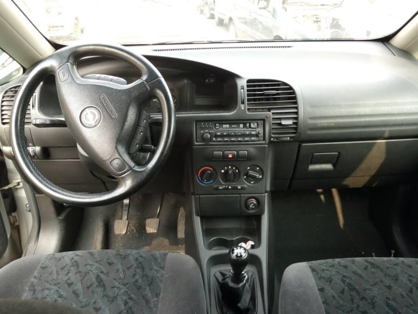 Опель Зафира 1999 салон