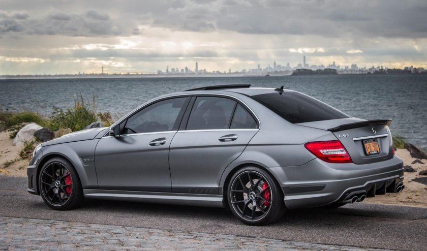 Мерседес-Бенц c63 AMG
