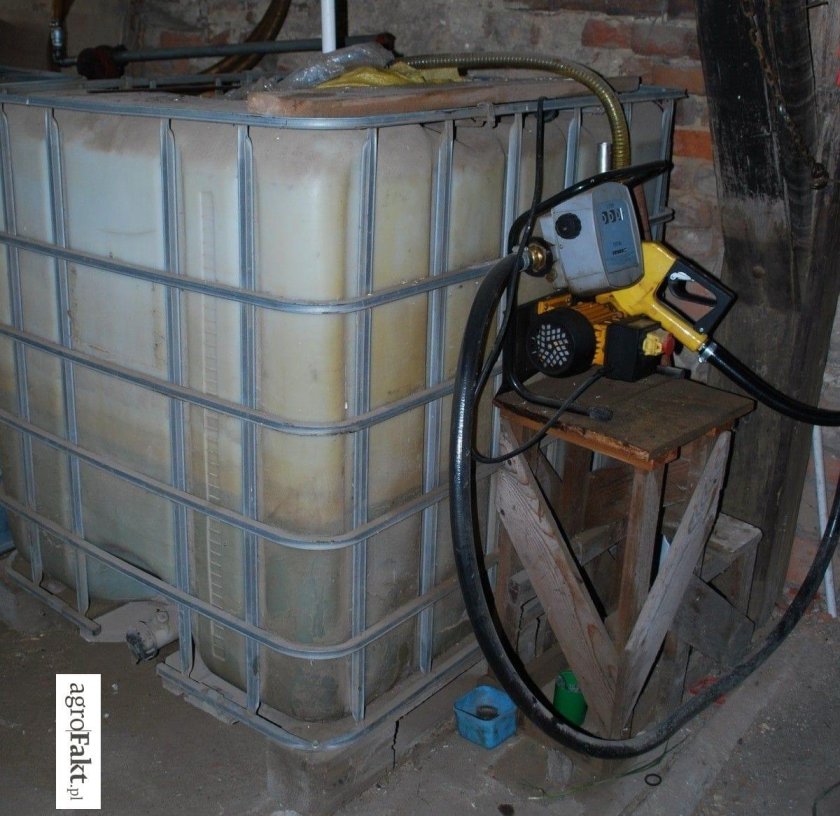 Емкость для хранения бензина в гараже