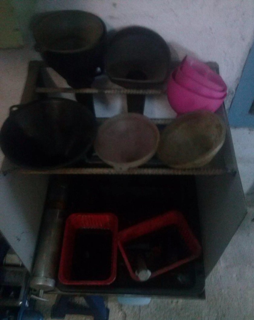 Подставка для воронок в гараж