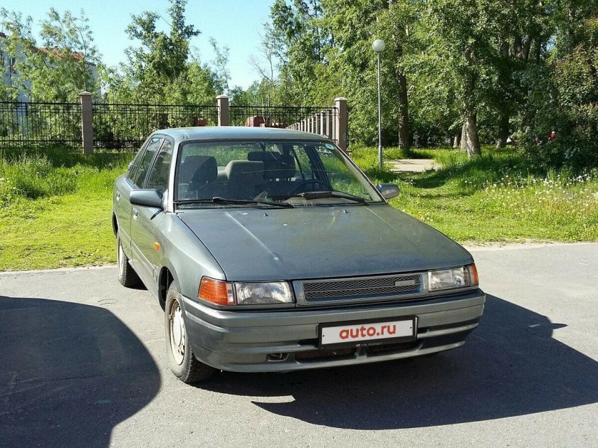 Mazda 323 1990