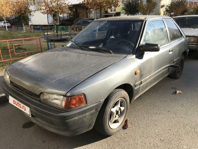 Mazda 323 1990
