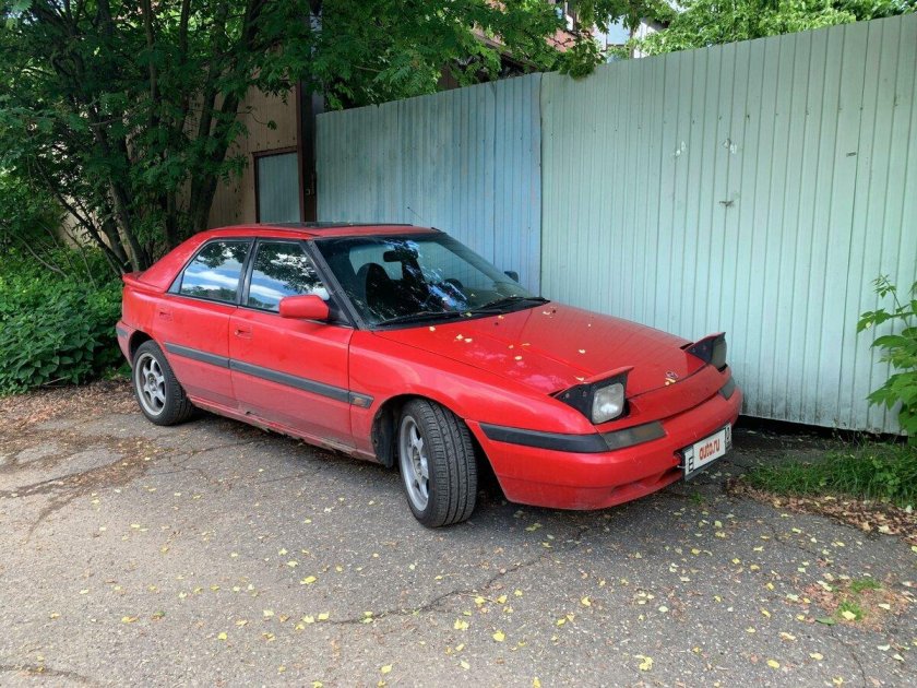 Mazda 323 1990 хэтчбек
