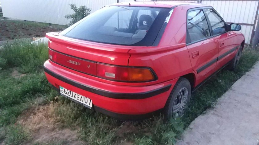 Мазда 323 хэтчбек 1990