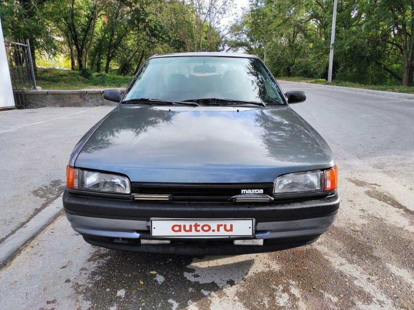 Mazda 323 1990