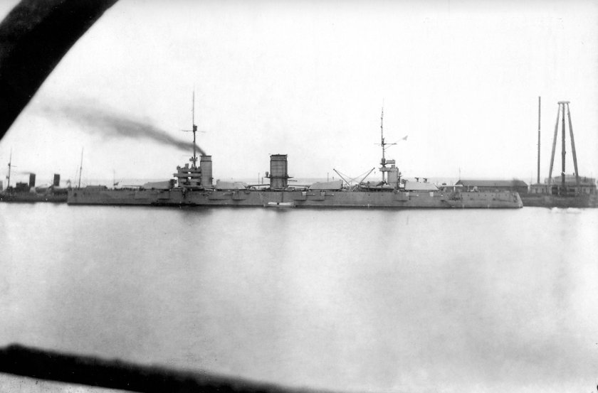 Линкор Парижская коммуна в Севастополе