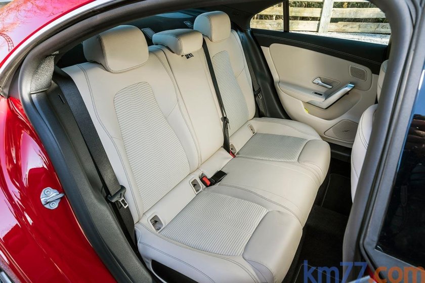 Мерседес CLA 200 салон сзади