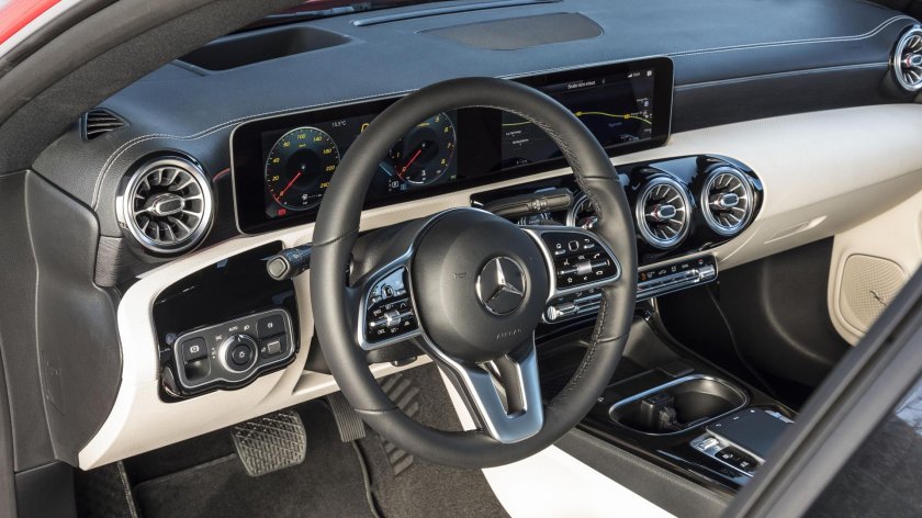 Мерседес-Бенц CLA 2020 салон