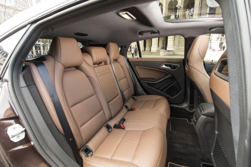 Mercedes Benz CLA 200 салон