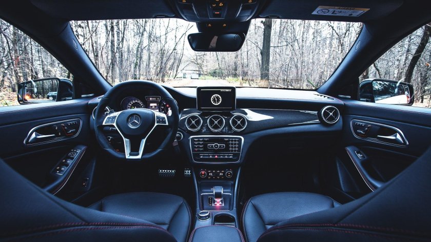 Mercedes CLA 45 AMG салон