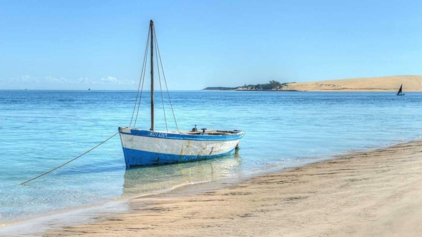 Лодка в море