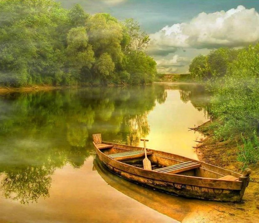 Лодка на реке